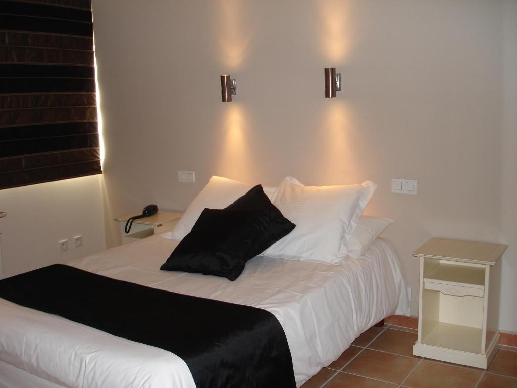 Hotel Logis Auberge Cote Jardin Lézignan-Corbières Pokój zdjęcie